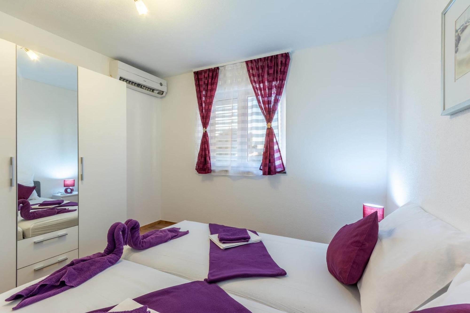 Family Friendly Apartments With A Swimming Pool Stanici, Omis - 18676 Kamer foto